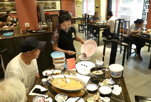 下馆子点菜注意了！反食品浪费法草案一审，餐饮浪费将戴“紧箍咒”
